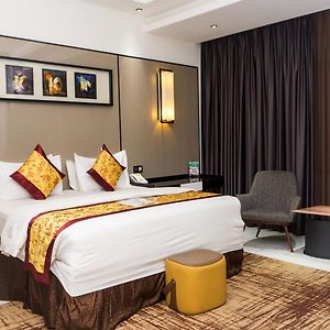 Greenpoint Hotel